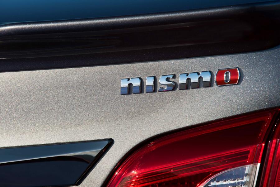 Логотип Nissan Sentra Nismo (B17) 2016 года  (фото 43 из 45)
